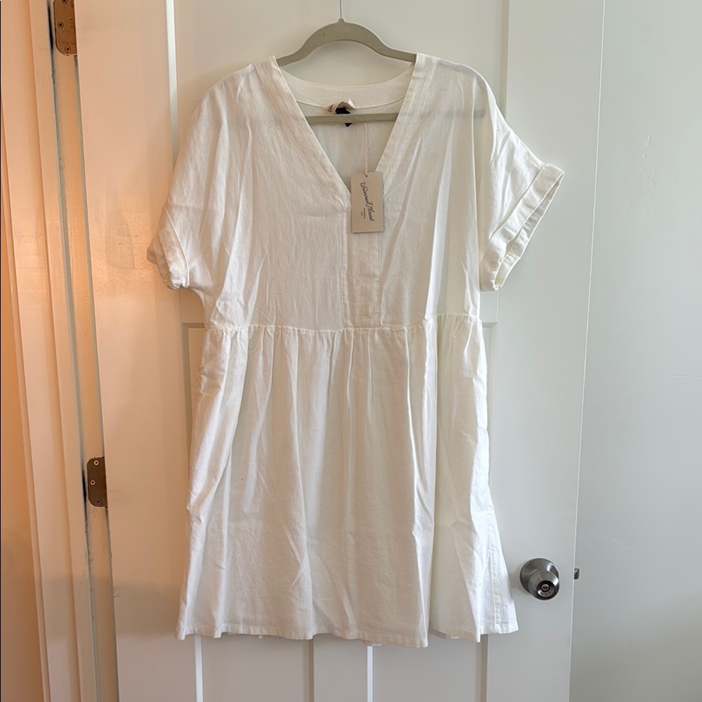 White V-Neck Short Sleeve Dress